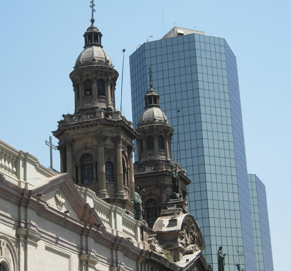 The old and the new in the Plaza de Armas