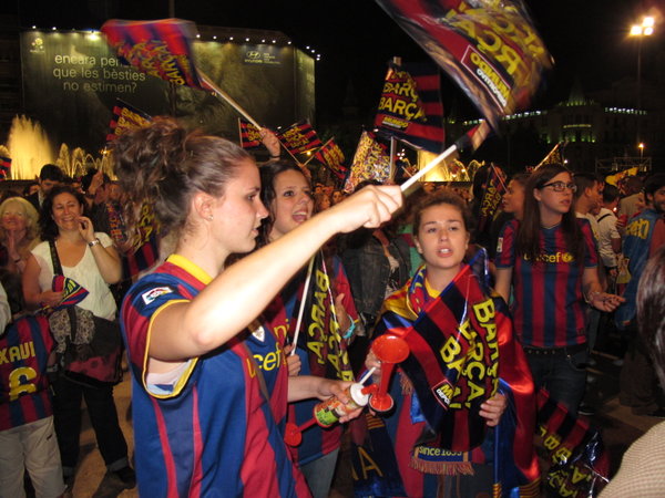 Barcelona fans celebrating in the Plaza Catalunya