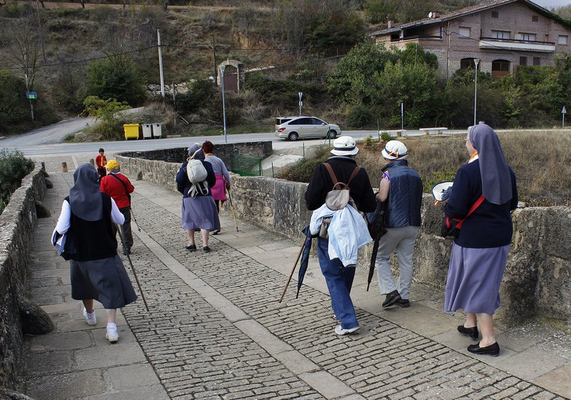 Nuns walking the camino