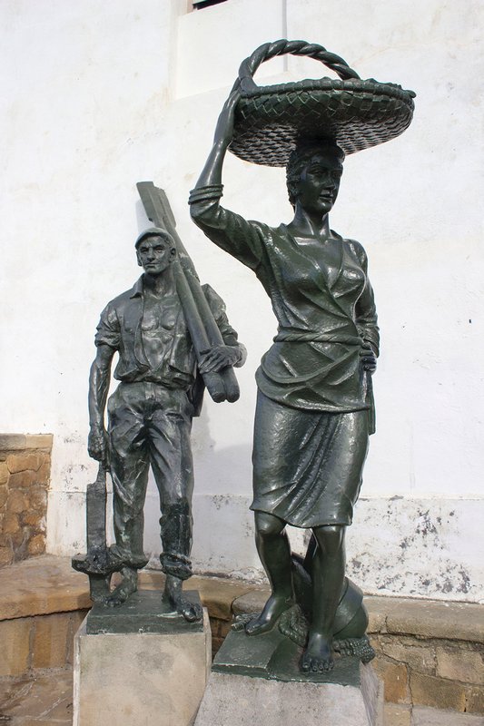 Fisherman and woman statue