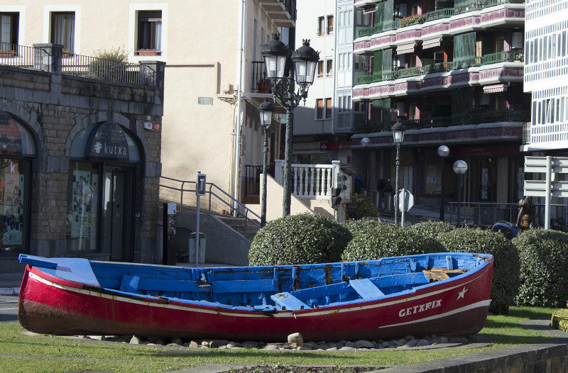 Boat on a roundabout in Getaria