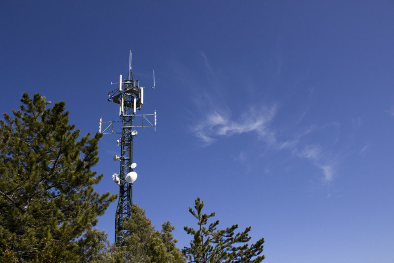 Communications mast