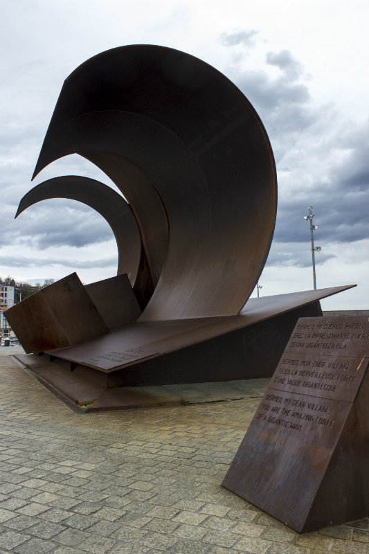 Wave monument at Bermeo