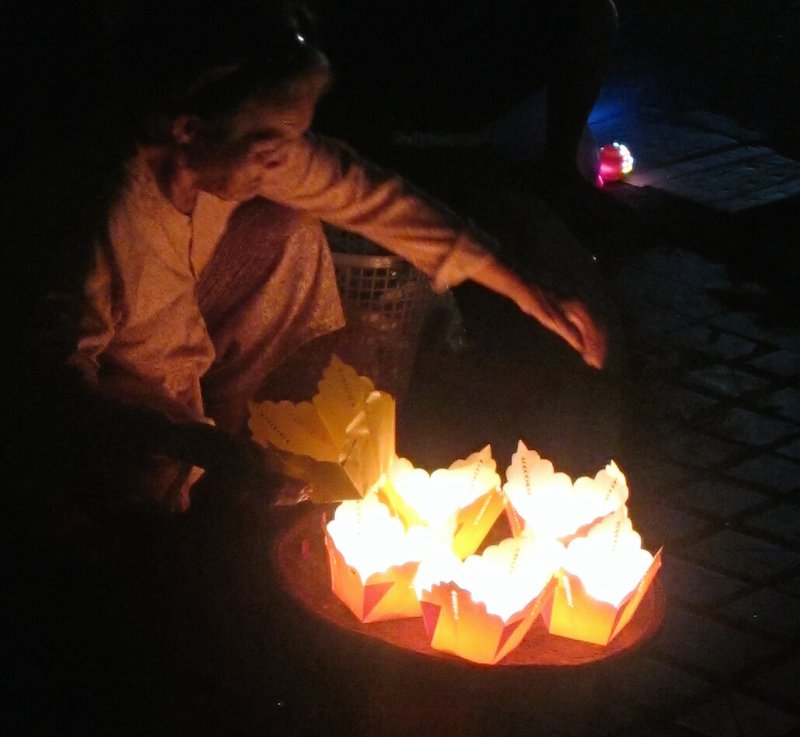 Floating lantern seller