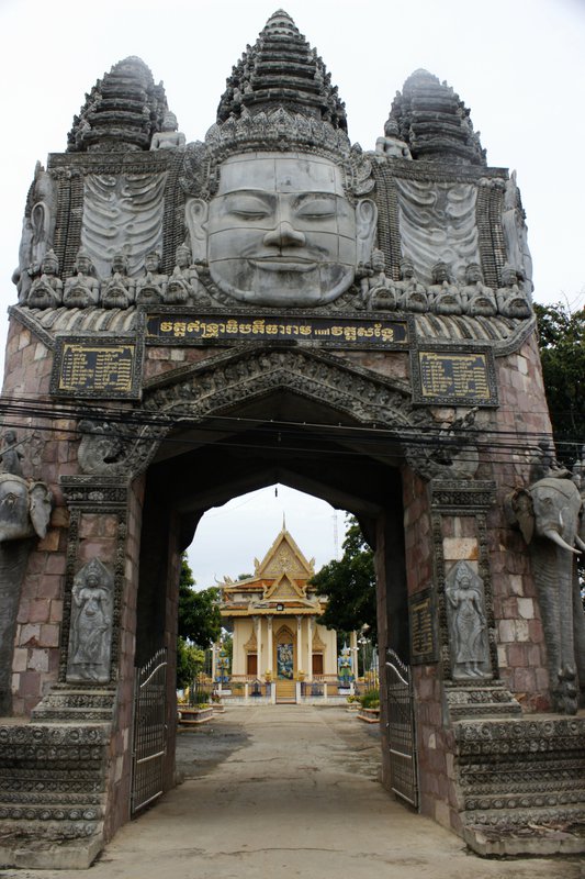 New temple gate