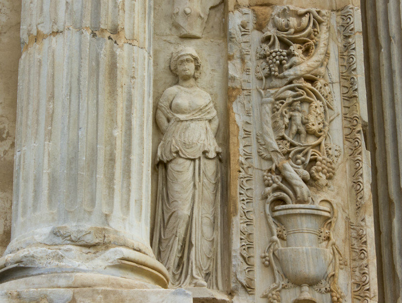 Detailed frescoe