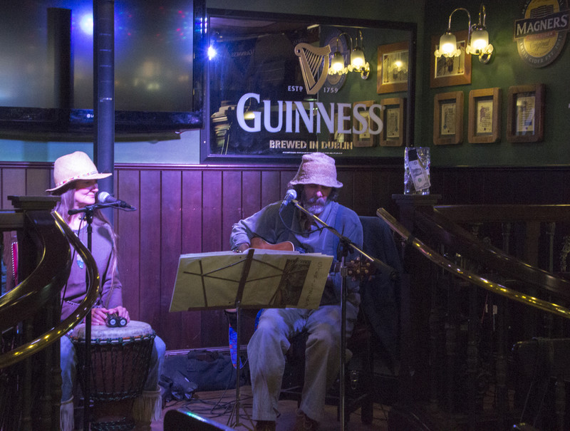 Live music in the Irish pub