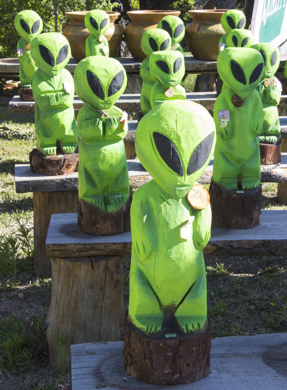 Carved aliens