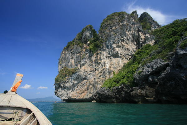 Cliffs near Tonsai beach