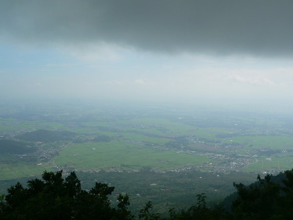 Between the clouds and the mountain , a view of the Kanto plain