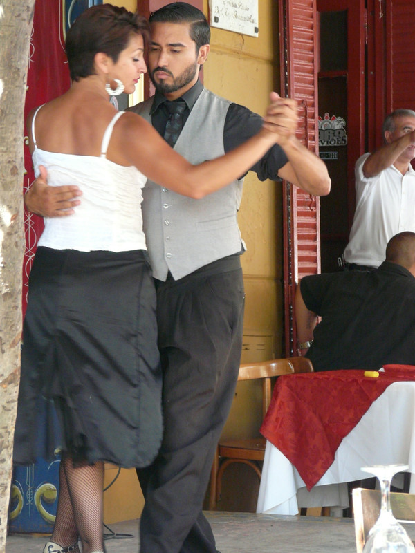 Tango in cafe