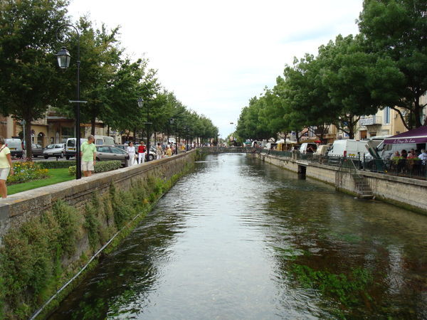 View of canal in L'Isle sur la Sorgue