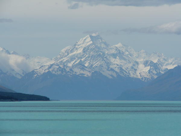Mount Cook and the glacial lake.