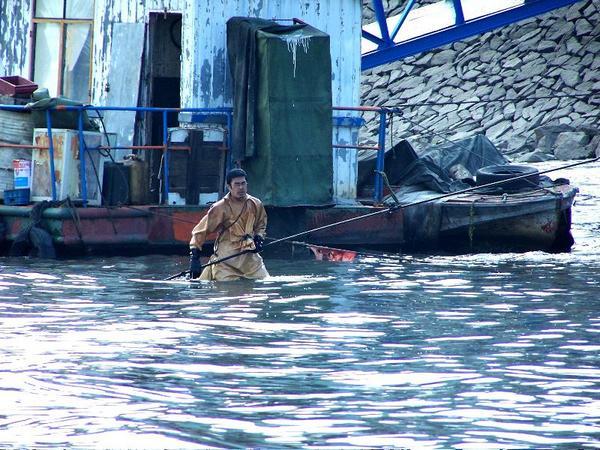 Dandong Fisherman? or Gunkman?