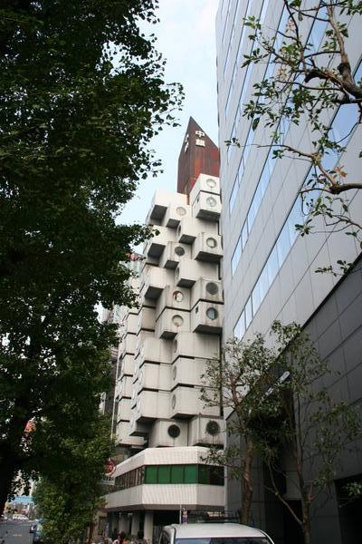 Capsule tower