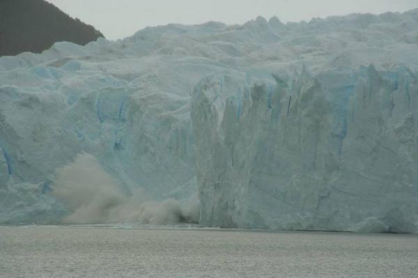 Glacier Perito Moreno calving