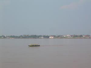 crossing the Mekong to Thailand