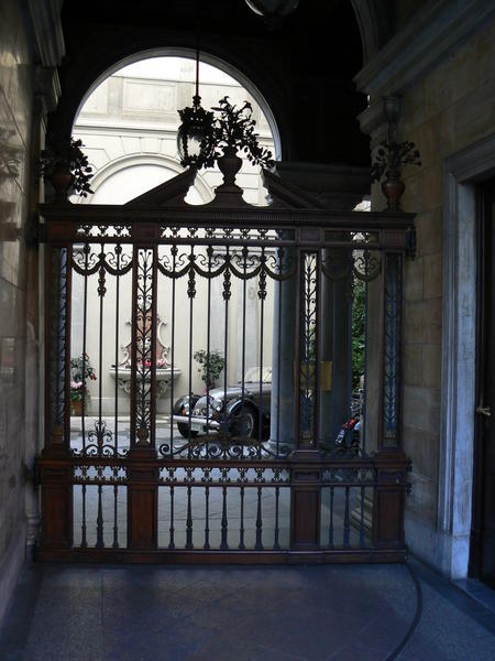 Italians & their gates