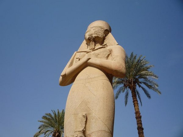 Grosse statue au temple de Karnak