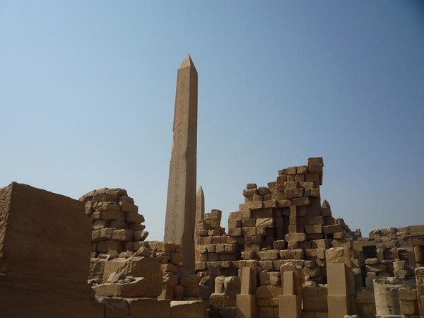 Obelisque dans le temple de Karnak