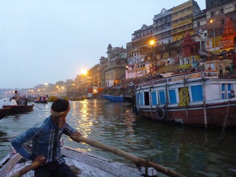 Varanasi à l'aube de la Chalouppe