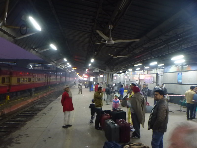 Gare de Delhi - 7h00