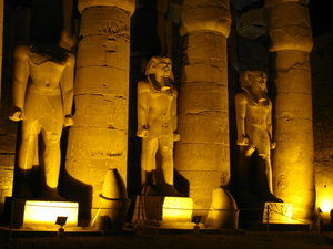 More statues of Tut