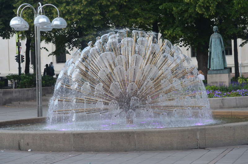 Beautiful fountain down by the waterfront.