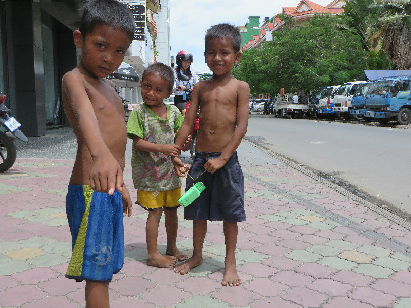 Nuestros nuevos amiguitos camboyanos