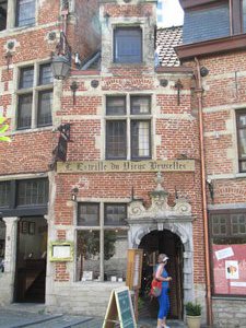L'Estrille Du Vieux Bruxelles in a 1587 building