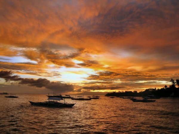 Sunset over Alona Beach - Bohol