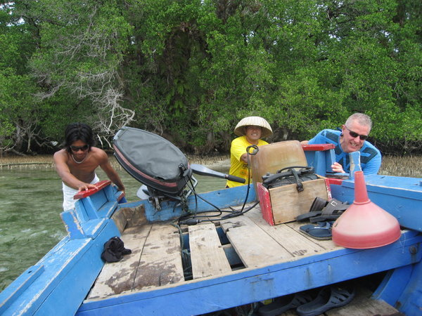 Launching the boat to Saladen