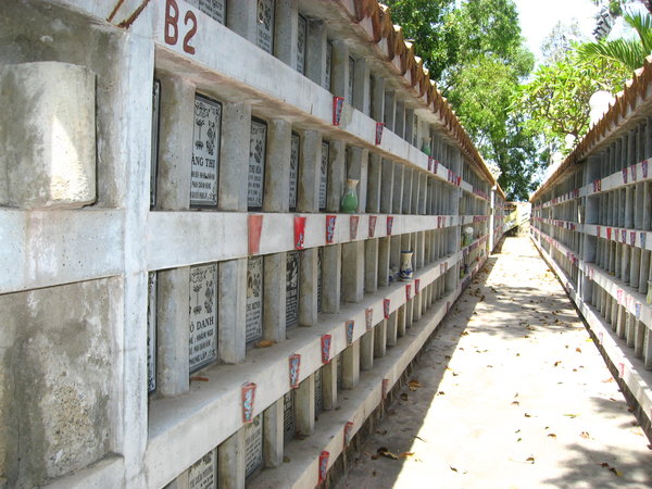 Graves around the Pagoda