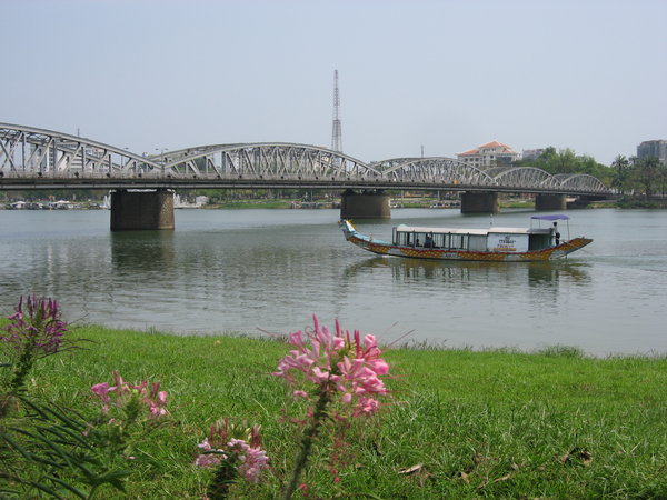 Truong Tien Bridge 