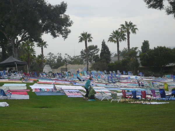 Blankets were placed on the ground during the afternoon to reserve a space!
