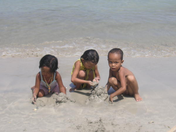 Impressing the laydies with his sandcastle-building skills....