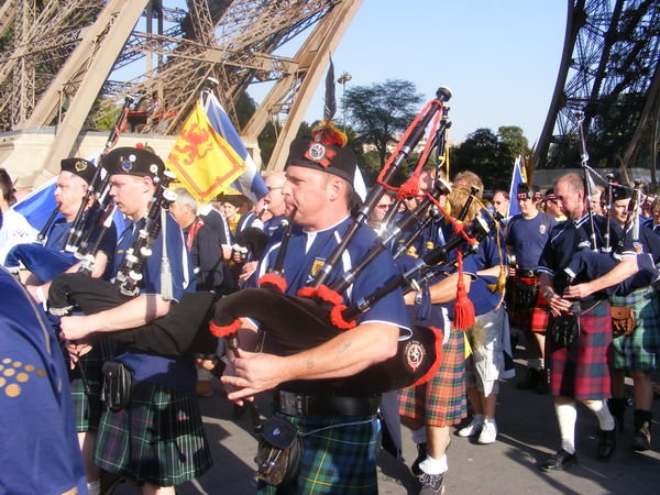 Pipers lead the way
