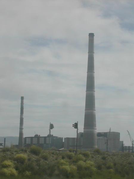 Una de las muchas fábricas vistas desde el tren