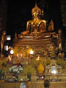 Buddhas with offerings at Wat Bowon Niwet
