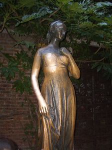 Statue of Juliet, Verona