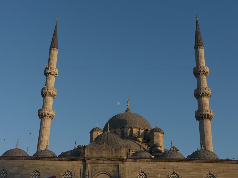 Moonrise, New Mosque
