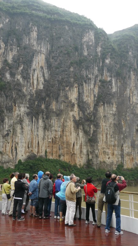Passing through Qutang Gorge 瞿塘峡