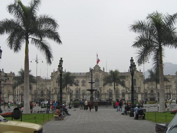 Plaza de Armas à Lima 2.