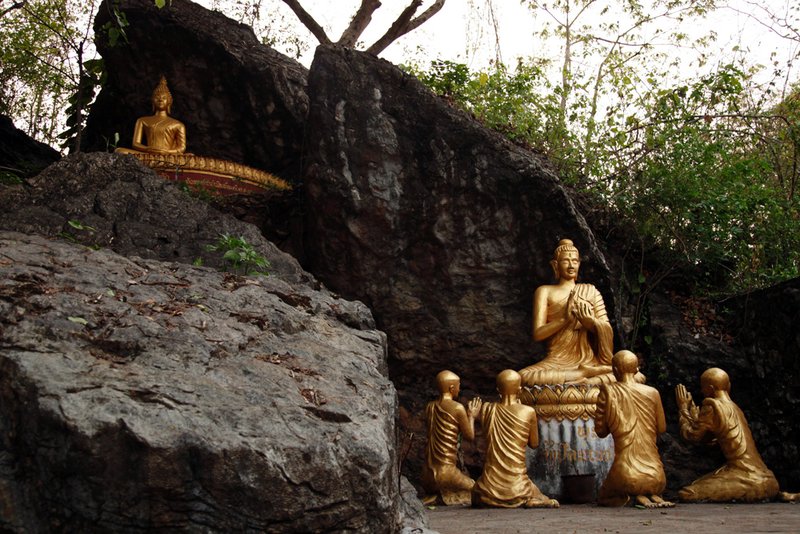 The hill atop of which sits Wat Chom Si is home to many immortal devotees.