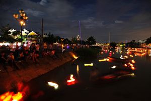 Crowds gather to watch the lanterns