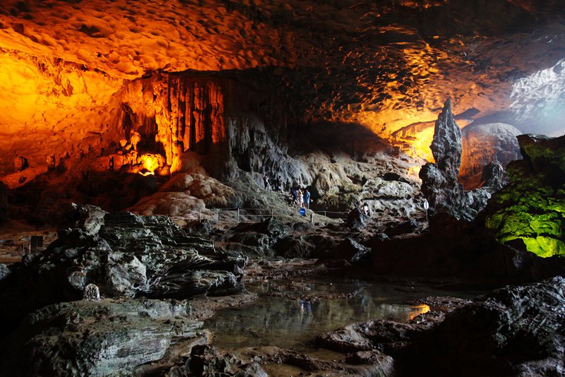 Hang Sung Sot cave