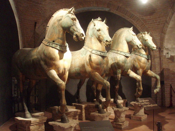 Travelling through Tuscany 4 horses of Constantinople | Photo