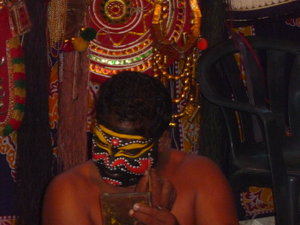 Varkala - maquillage pour le kathakali