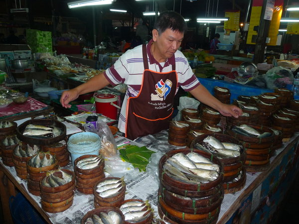 Chiang Mai - vendeur de poisson sale