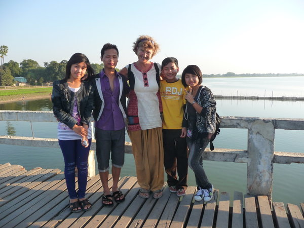 Amarapura - mes admirateurs sur le pont U Bein
